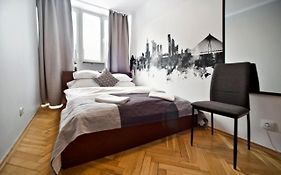 Hala Mirowska Apartments