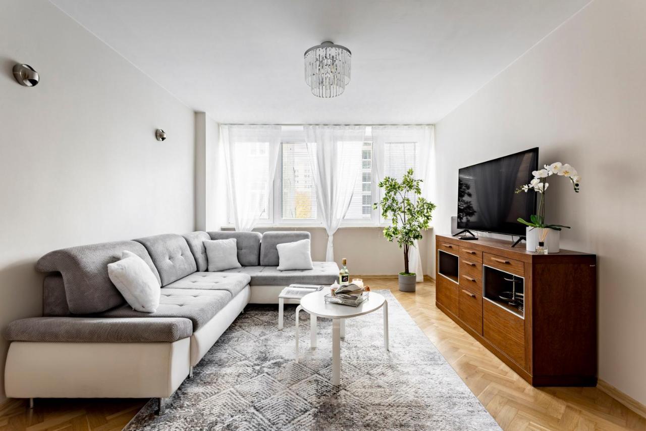 Hala Mirowska Apartments Варшава Екстер'єр фото