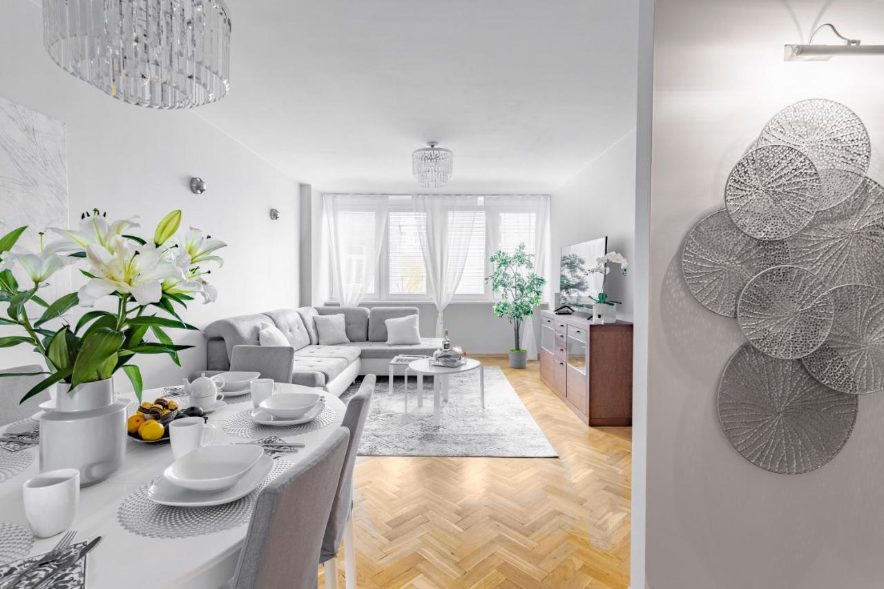 Hala Mirowska Apartments Варшава Екстер'єр фото
